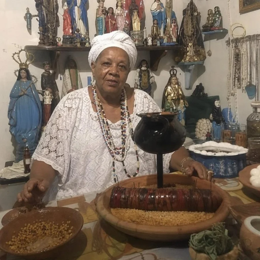 Retrato de Mãe Zulmira em seu espaço espiritual